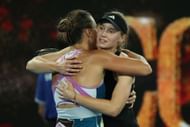 Aryna Sabalenka (L) and Elena Rybakina